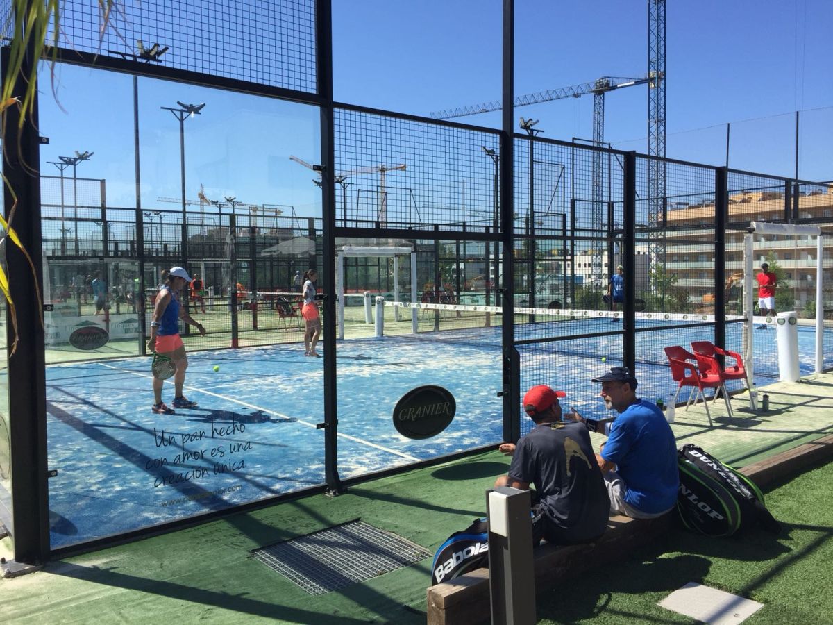 RENCONTREZ, CHALLENGEZ, DEFIEZ <br> DES JOUEURS DE PADEL CATALANS <br> DANS LE CADRE D’UN TOURNOI OFFICIEL